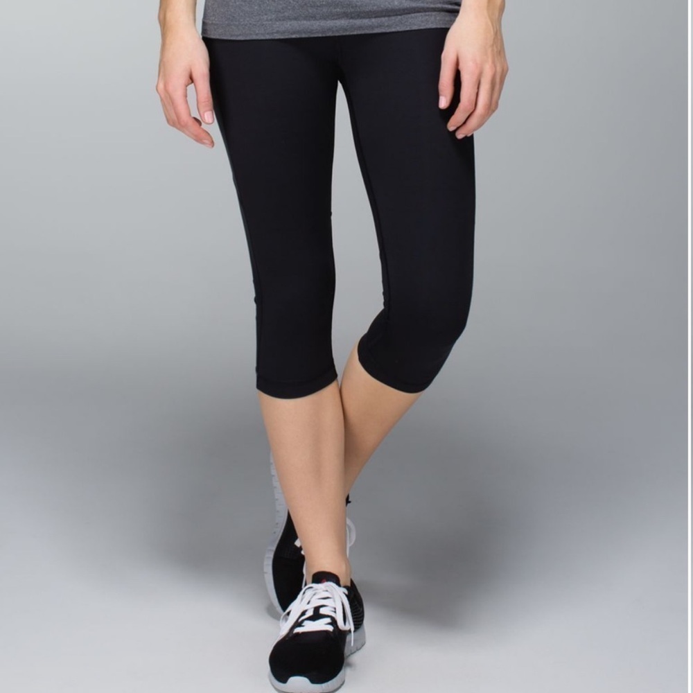 Lululemon Women’s Cropped Mid Rise Stretch Leggings Athletic Black Size 6 Gym